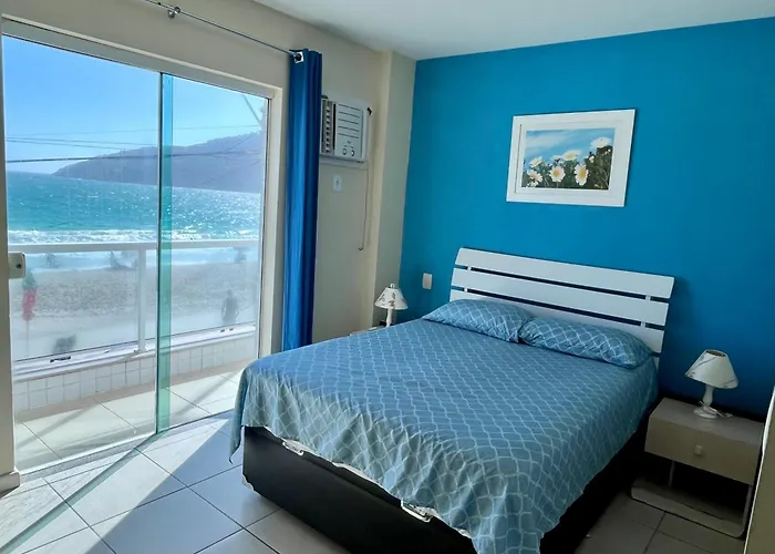 Frente Mar! 3 Quartos com Ar, 2 Vagas e Lazer Incrível com Piscina e Churrasqueira